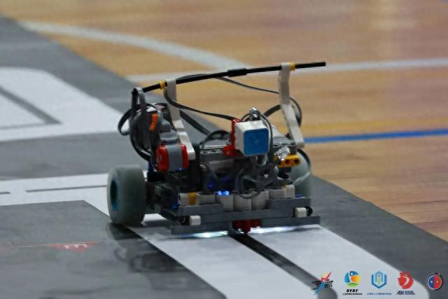 从春晚舞台到人间烟火——中国探索机器人多元应用场景