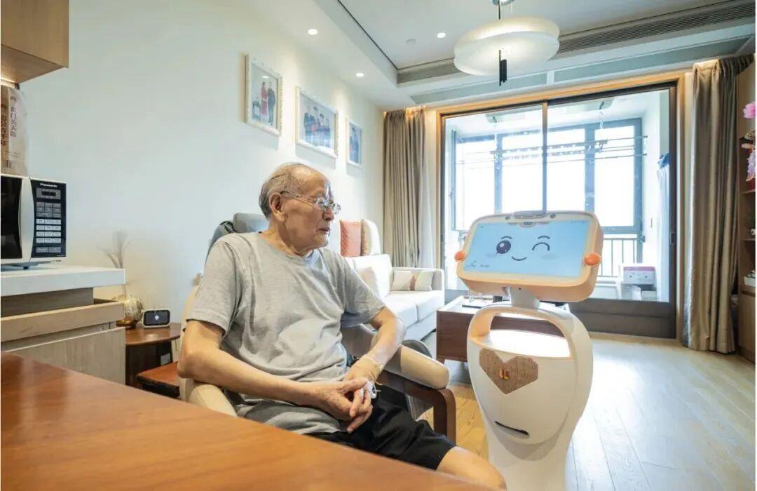 超级玩伴联合NUS展示护理主导智能陪护机器人助力健康老龄化与社区照护升级