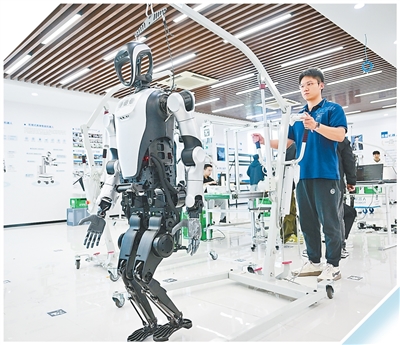 青年营员在瑞金医院展开沉浸式体验感受AI时代医学“不可替代”的魅力